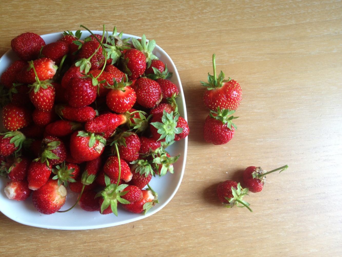 strawberries-plate