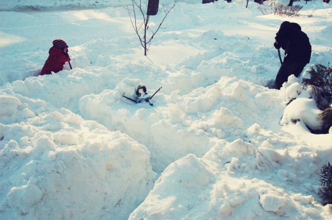 snow maze digging