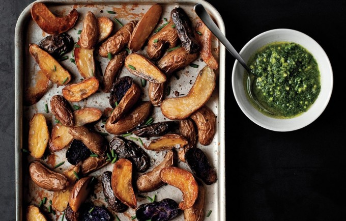 roasted-fingerling-potatoes-with-chive-pesto-940x600